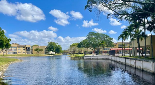 5860 NW 64TH Avenue 206, Tamarac, FL 33319