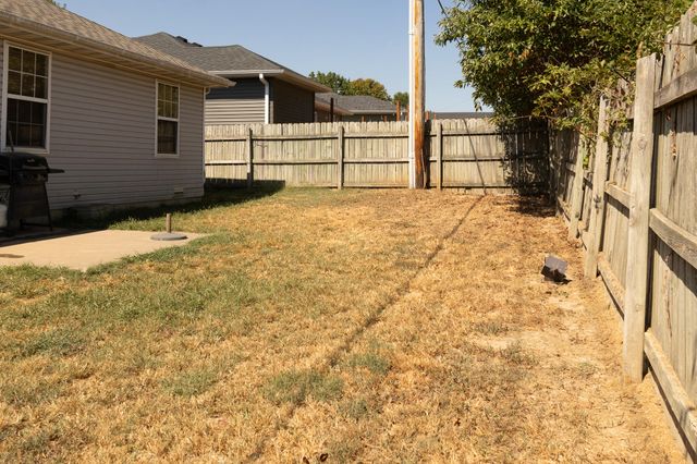 403 W Chestnut Road, Nixa, MO 65714