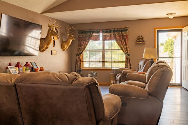 403 W Chestnut Road, Nixa, MO 65714