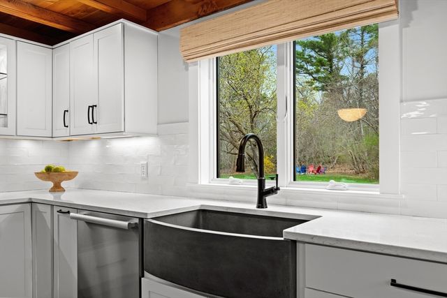 153 Wapping Rd, Kingston, MA 02364