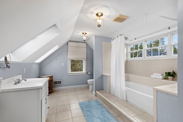 153 Wapping Rd, Kingston, MA 02364