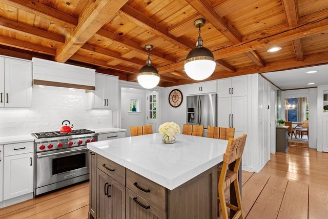 153 Wapping Rd, Kingston, MA 02364