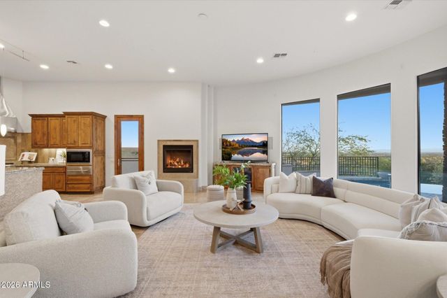 11376 E DREYFUS Avenue, Scottsdale, AZ 85259