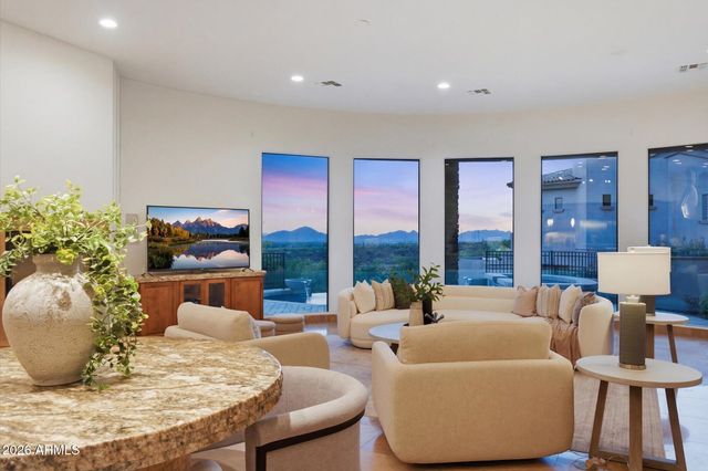 11376 E DREYFUS Avenue, Scottsdale, AZ 85259