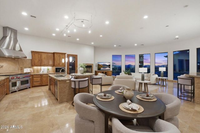 11376 E DREYFUS Avenue, Scottsdale, AZ 85259