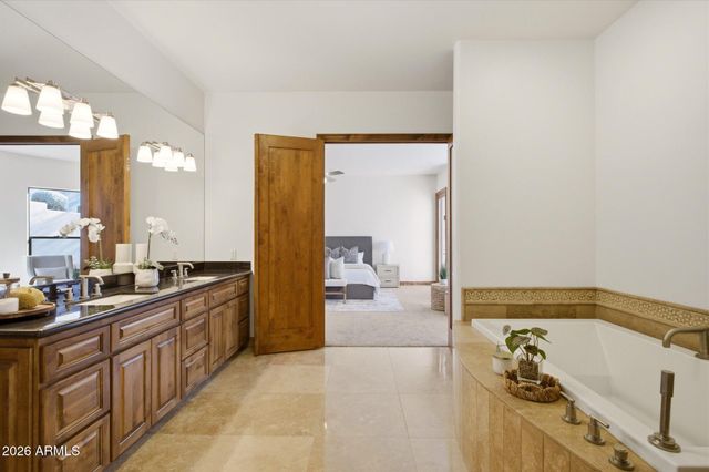 11376 E DREYFUS Avenue, Scottsdale, AZ 85259