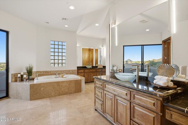 11376 E DREYFUS Avenue, Scottsdale, AZ 85259