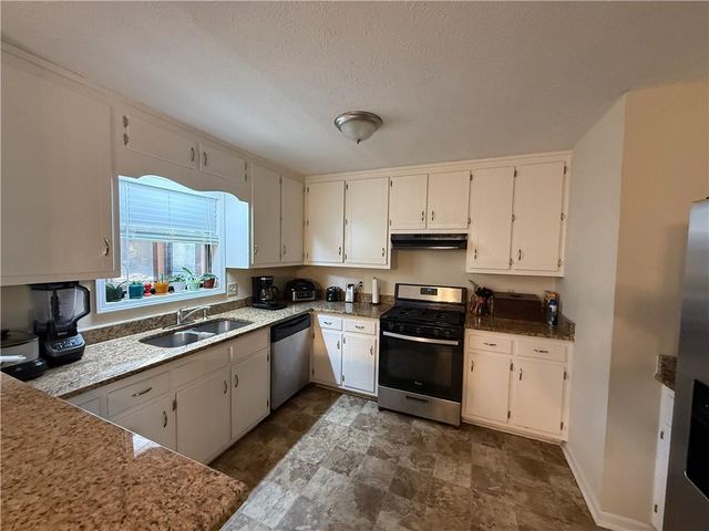 6035 Stone Wood NW Drive, Kennesaw, GA 30152