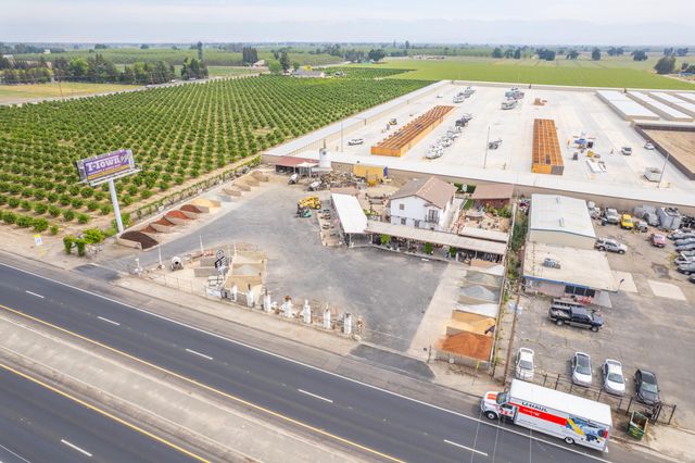 26300 N Mooney Boulevard, Tulare, CA 93274