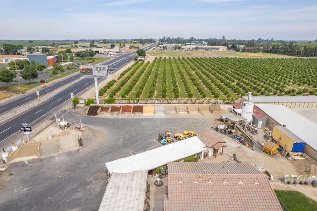 26300 N Mooney Boulevard, Tulare, CA 93274