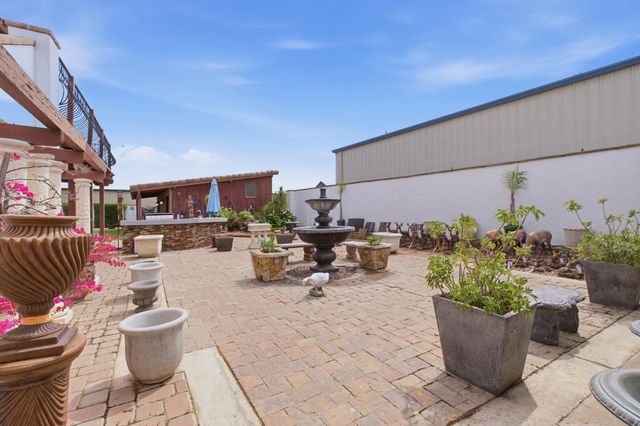 26300 N Mooney Boulevard, Tulare, CA 93274