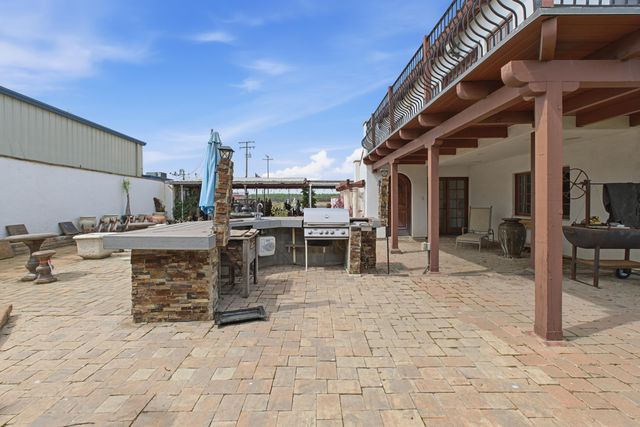 26300 N Mooney Boulevard, Tulare, CA 93274