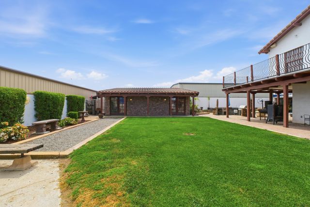 26300 N Mooney Boulevard, Tulare, CA 93274