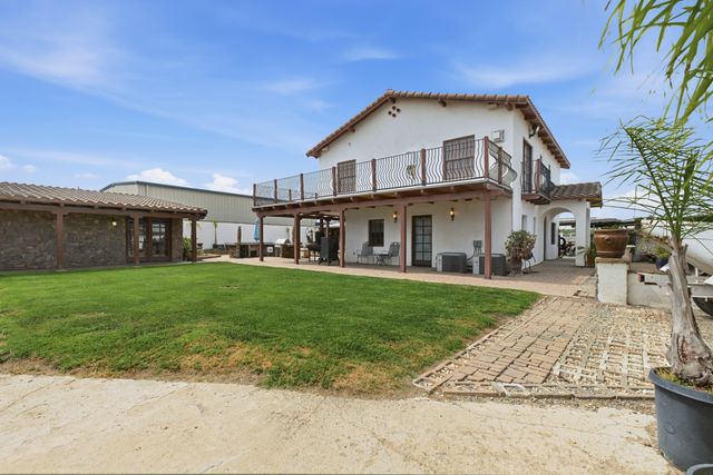 26300 N Mooney Boulevard, Tulare, CA 93274