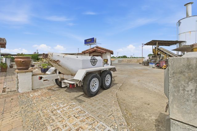 26300 N Mooney Boulevard, Tulare, CA 93274