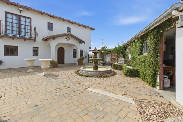 26300 N Mooney Boulevard, Tulare, CA 93274