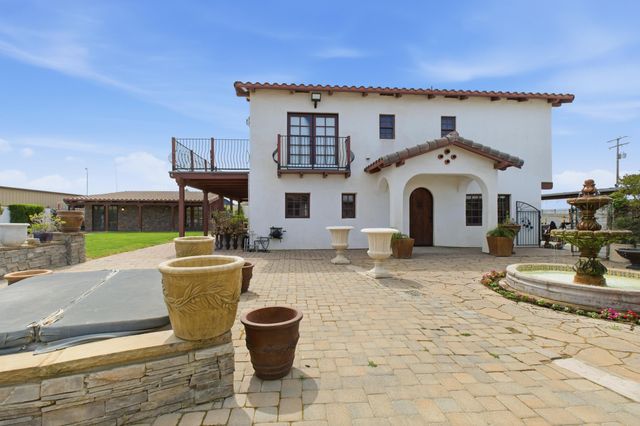 26300 N Mooney Boulevard, Tulare, CA 93274