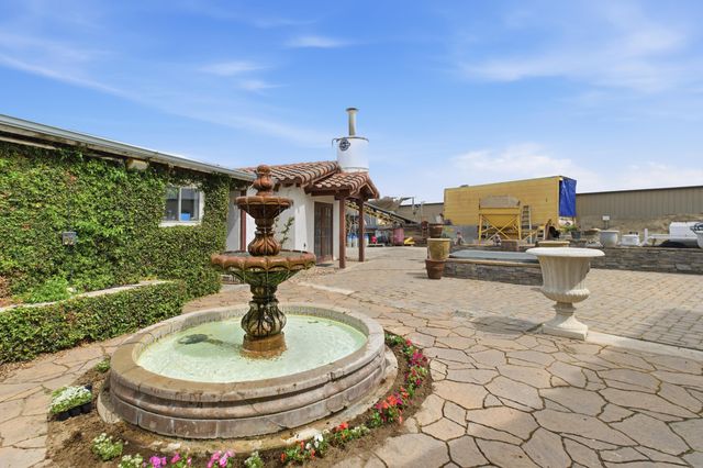 26300 N Mooney Boulevard, Tulare, CA 93274