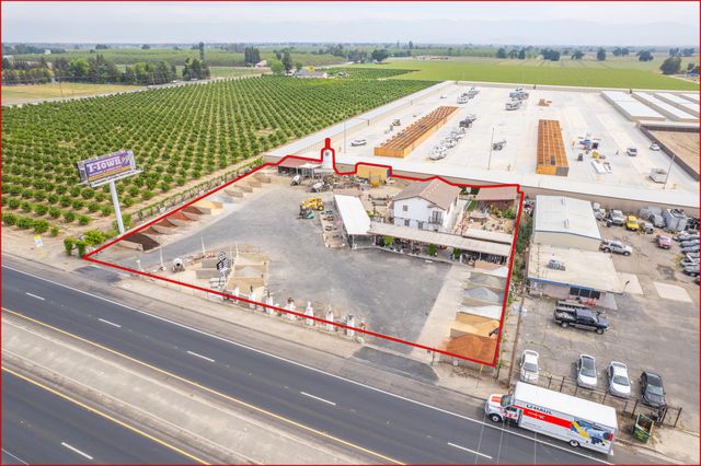 26300 N Mooney Boulevard, Tulare, CA 93274