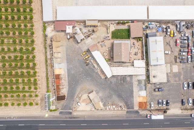 26300 N Mooney Boulevard, Tulare, CA 93274