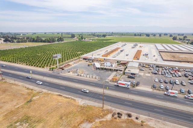 26300 N Mooney Boulevard, Tulare, CA 93274