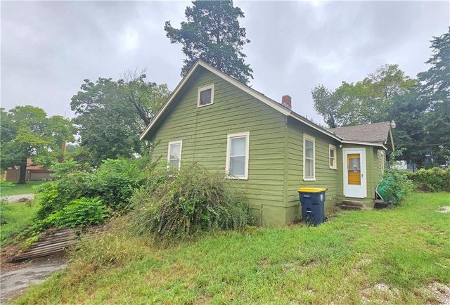 8145 Holmes Road, Kansas City, MO 64131