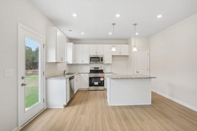 826 Kensington Street, Kingston, GA 30145