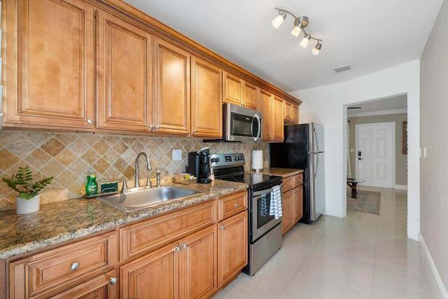 1039 N Victoria Park Road 1-3, Fort Lauderdale, FL 33304