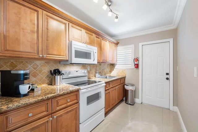 1039 N Victoria Park Road 1-3, Fort Lauderdale, FL 33304