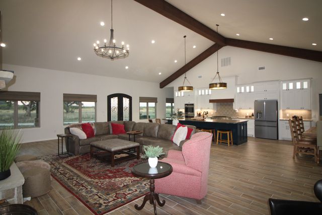 449 County Road 194, Ovalo, TX 79541