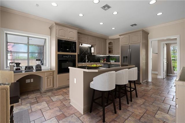 1524 PALMER CHAPEL Road, Pineville, LA 71360