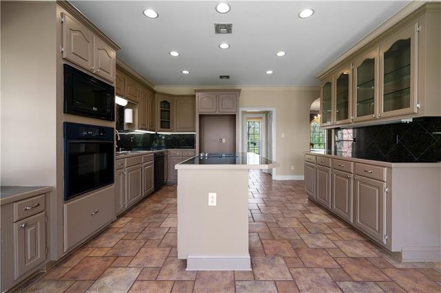 1524 PALMER CHAPEL Road, Pineville, LA 71360