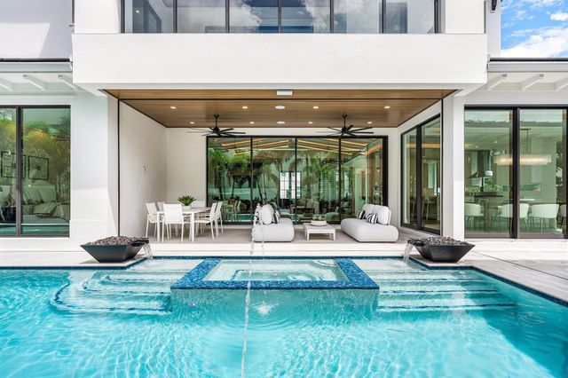 201 NE 4th Avenue, Boca Raton, FL 33432