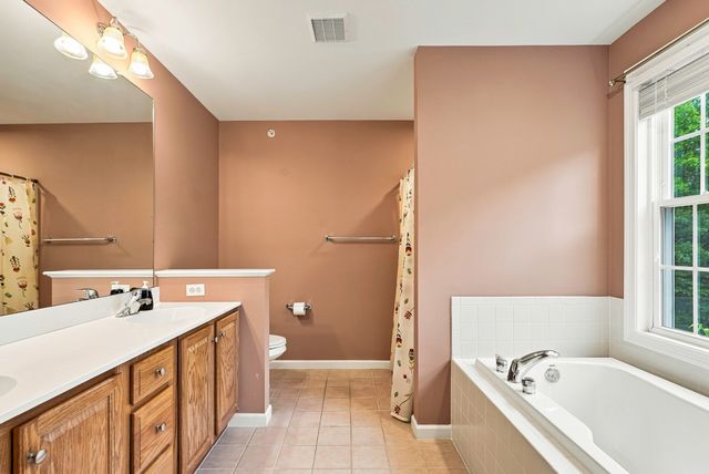 18 Daffodil Ct 18, Grafton, MA 01560