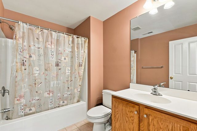 18 Daffodil Ct 18, Grafton, MA 01560