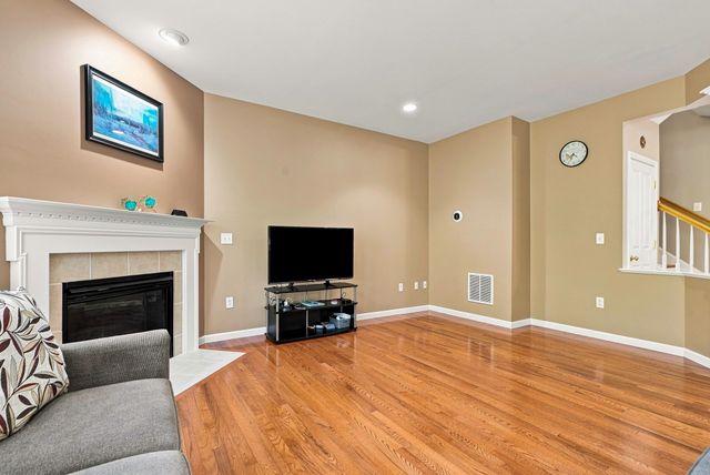 18 Daffodil Ct 18, Grafton, MA 01560