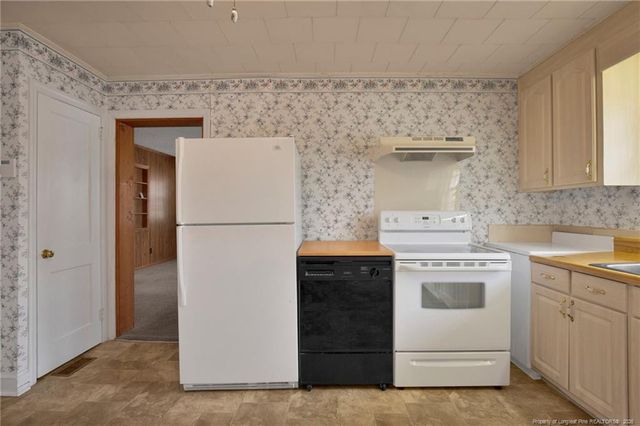 400 Roxie Avenue, Fayetteville, NC 28304