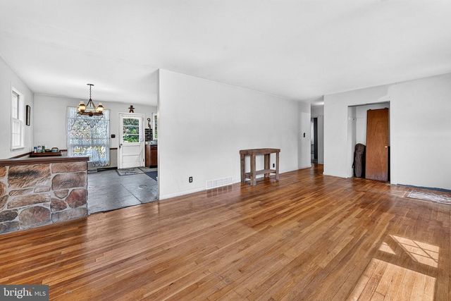 308 2ND ST, Bordentown, NJ 08505