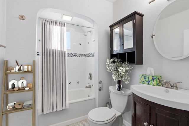 1317 S Grove St, Spokane, WA 99204