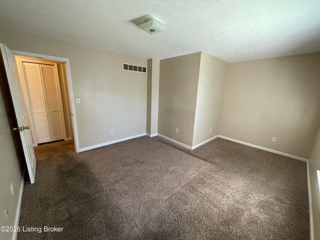 11621 Tazwell Dr, Louisville, KY 40245