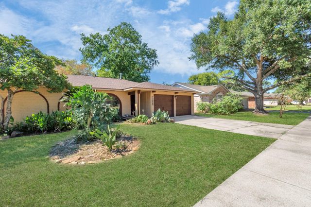 13627 Greenridge Drive, Sugar Land, TX 77498