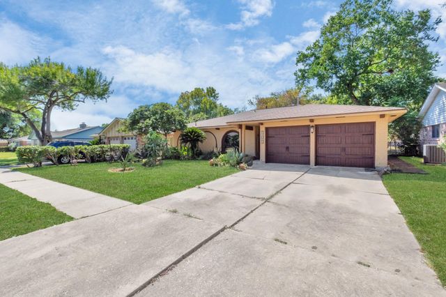 13627 Greenridge Drive, Sugar Land, TX 77498