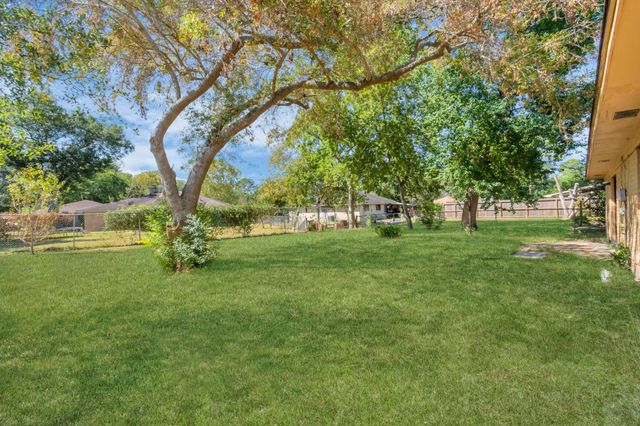 13627 Greenridge Drive, Sugar Land, TX 77498