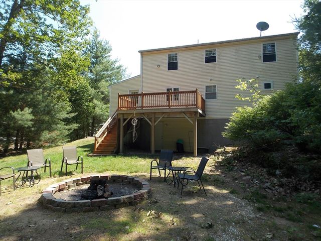 89 Stony Brook Dr, Southbridge, MA 01550