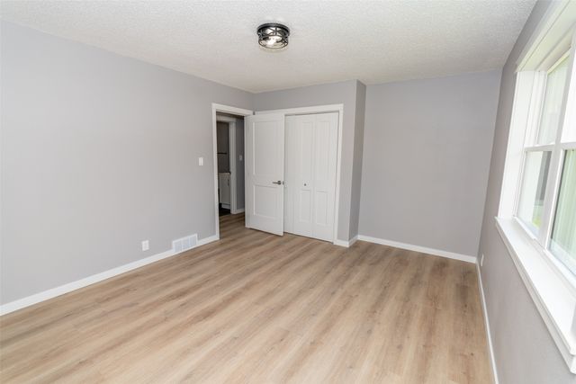715 N 3rd Avenue, Winterset, IA 50273