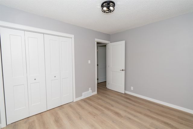 715 N 3rd Avenue, Winterset, IA 50273