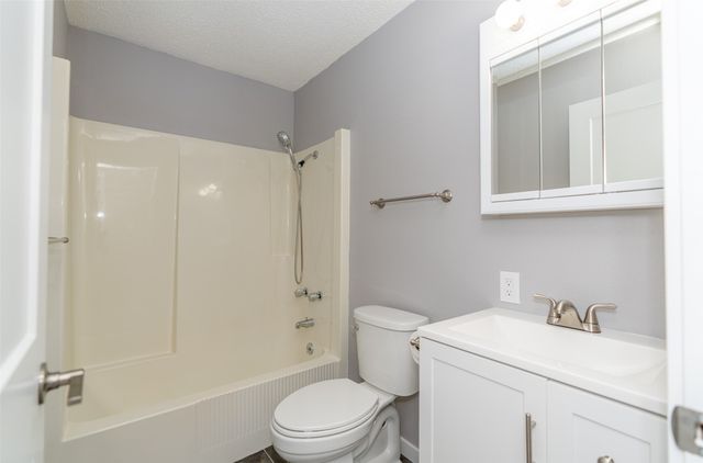 715 N 3rd Avenue, Winterset, IA 50273