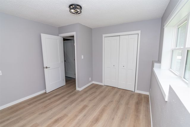 715 N 3rd Avenue, Winterset, IA 50273
