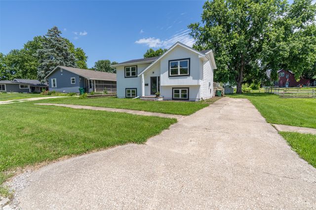715 N 3rd Avenue, Winterset, IA 50273