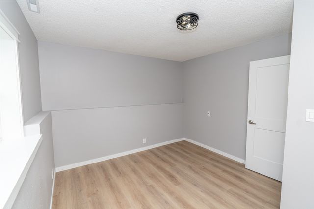 715 N 3rd Avenue, Winterset, IA 50273